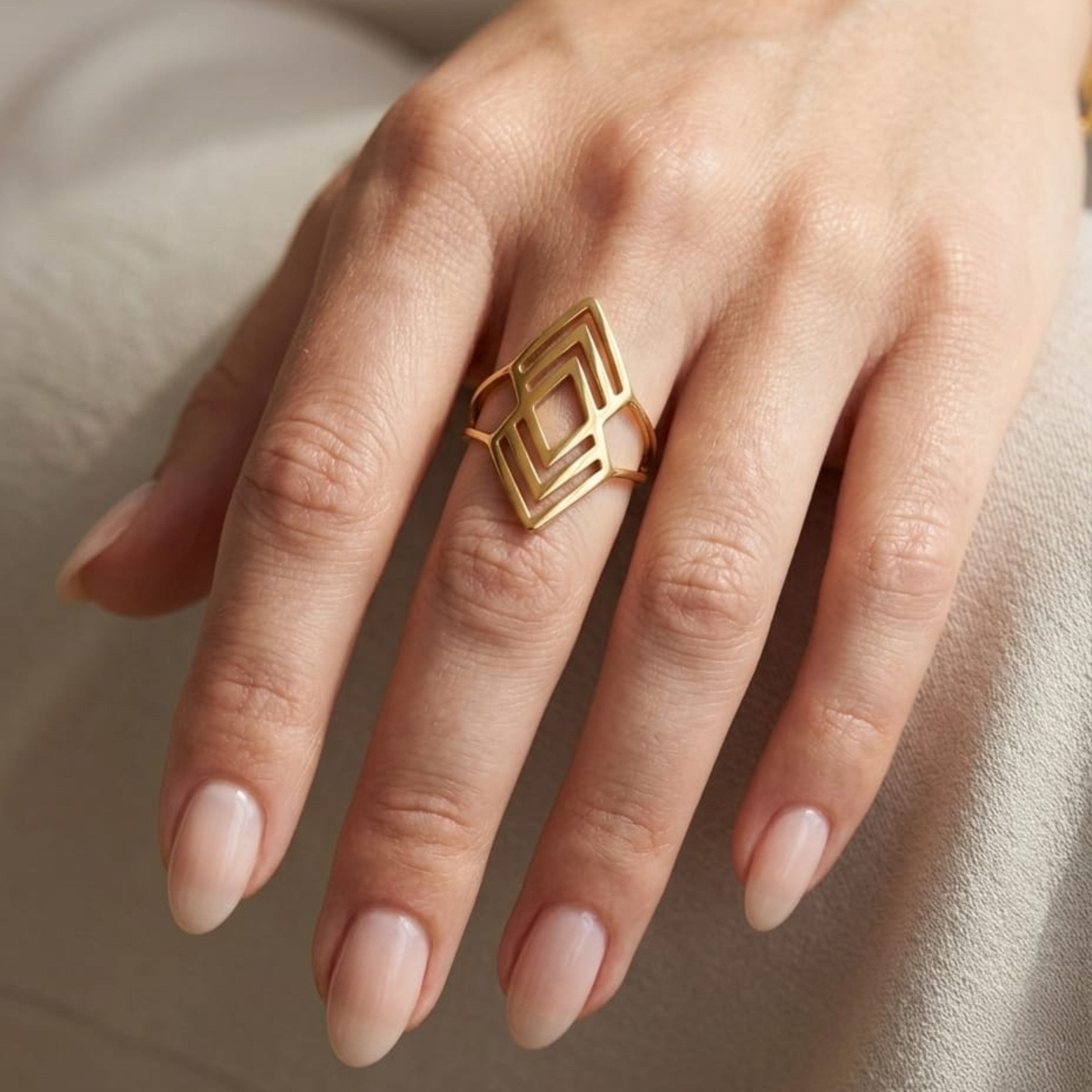Golden Vertex Ring